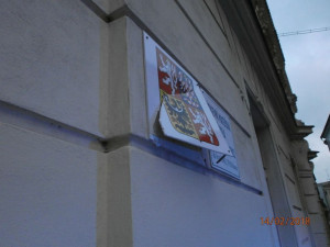 Vandal poničil státní znak na budově mateřské školy Na Hradě v Olomouci