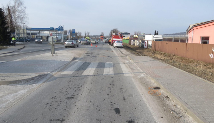 Pětadvacetiletý řidič BMW srazil chodce, ten skončil se zraněním v nemocnici