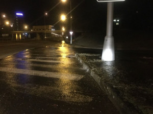 Havárie vody zaplavila Wolkerovu ulici