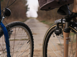 Šestnáctiletý cyklista nedal přednost dodávce, skončil v olomoucké nemocnici