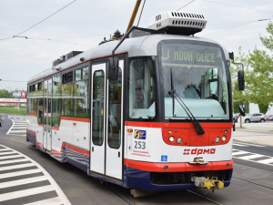 FOTO/VIDEO: Z Neředína poprvé vyjela nová linka tramvaje