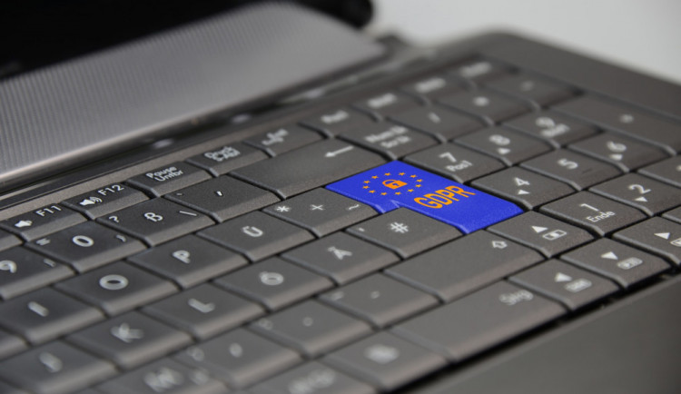 size4-15275010827431-139-laptop-3233780-1920