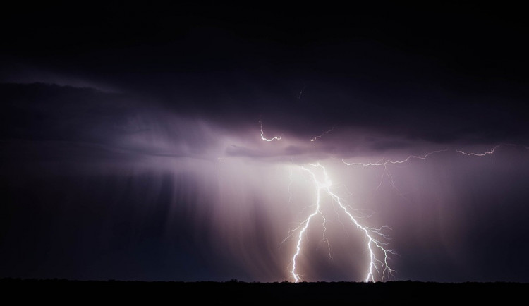 lightning-bolt-768801_960_720
