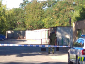Odložený kufr mezi domy zaměstnal policejní specialisty i pyrotechniky