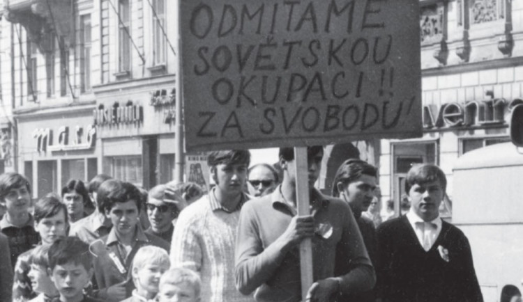 FOTO: Podívejte se, jak vypadal 21. srpen 1968 v ulicích Olomouce