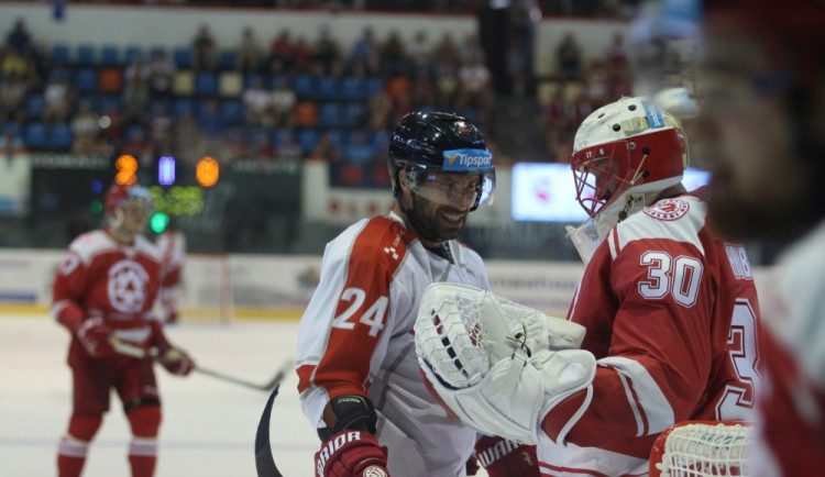 Kohouti v Třinci prohrávali 0:2, nakonec domů vezou tři body za vítězství 3:2