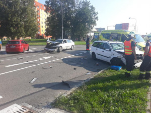 Při nehodě v Jeremiášově ulici se zranily dvě osoby