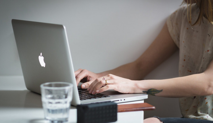 Úroveň informační a digitální gramotnosti na školách? Neuspokojivá, přiznává ministerstvo