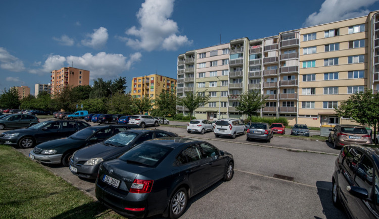 PŘEDVOLEBNÍ KORIDA: Bydlení v Budějcích je stále dražší a nedostupnější. Co na to volební lídři?