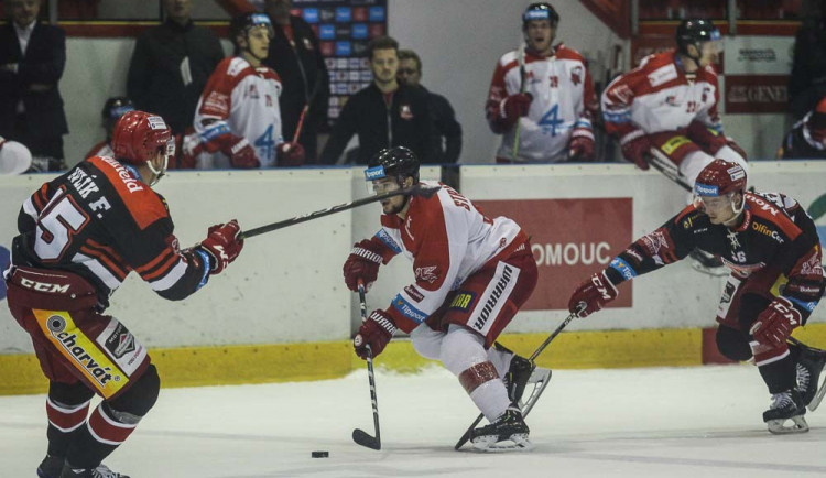 FOTOGALERIE: Kohouti porazili Hradec 3:1. Strapáč se blýskl hattrickem, Konrád čaroval