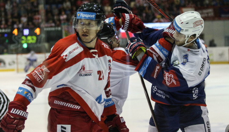 Moravské derby s fantastickou kulisou. Kohouti padli s Kometou před vyprodaným zimákem až v prodloužení