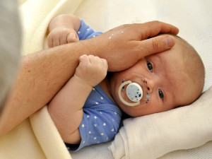 V prostějovské nemocnici se narodilo první letošní dítě. Je to holčička a jmenuje se Adélka