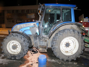 Řidič posilněný pivem nedal přednost traktoru a došlo k nehodě. Vznikla škoda za více než čtvrt milionu