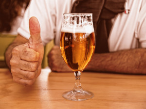 V žilách opilého cyklisty proudily téměř dvě promile alkoholu. Zbytek cesty musel dojít po svých