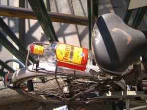 Cyklista se před jízdou posilnil pivy, ginem a whisky. Policistům nadýchal téměř tři promile