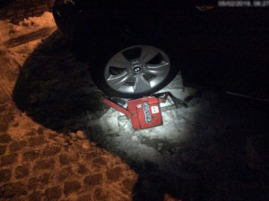 Žena se rozjela s botičkou a poškodila si auto. Prý si jí nevšimla