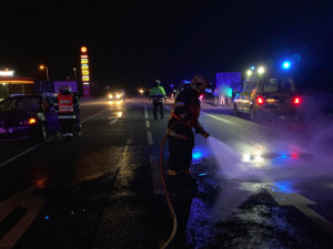 U čerpací stanice blízko Bohuňovic srazilo auto ženu, ta svým zraněním na místě podlehla