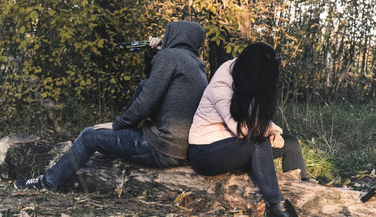 Agresivní muž dal své přítelkyni několik ran pěstí do obličeje. Nadýchal 4,45 promile