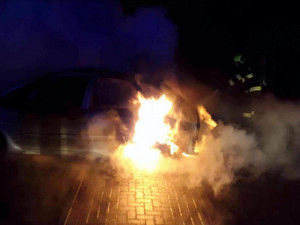 U požáru auta na Olomoucku zasahovaly dvě jednotky hasičů