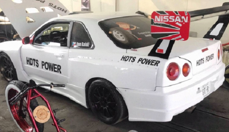 V Trutnově řeší krádež závodního auta