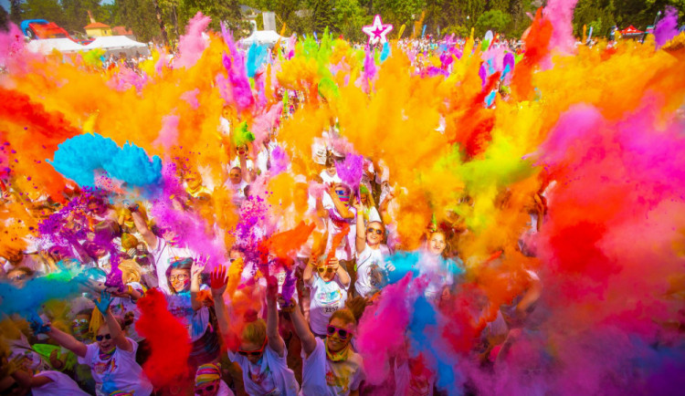 VÍKEND PODLE DRBNY: Zaběhejte si ve víru barev, zajděte na tradiční pouť nebo zkuste projít minovým polem