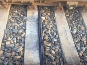 U železničního přejezdu u Šantovky hořely kabely