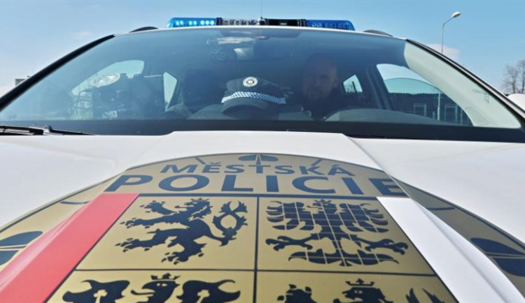 Partnerský trojúhelník nefungoval, tak na manželku vytáhl sekáček