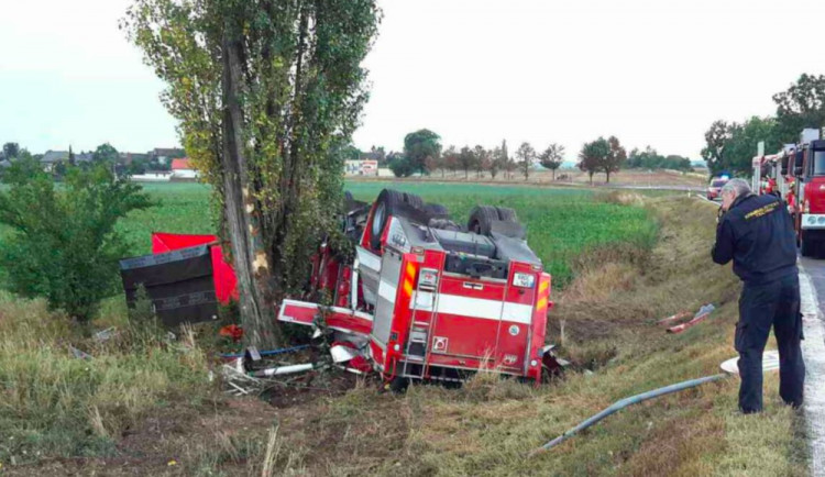 Řidič hasičské cisterny u soudu přiznal vinu a projevil lítost za tragickou nehodu u Libivé