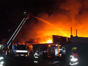 Dva muži měli připravovat velký požár skladu textilu v Olomouci. Čeká je soud