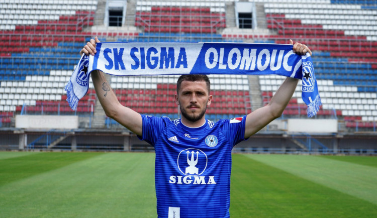 První letní posilou Sigmy je slovenský záložník Greššák, který nahradí Kalvacha