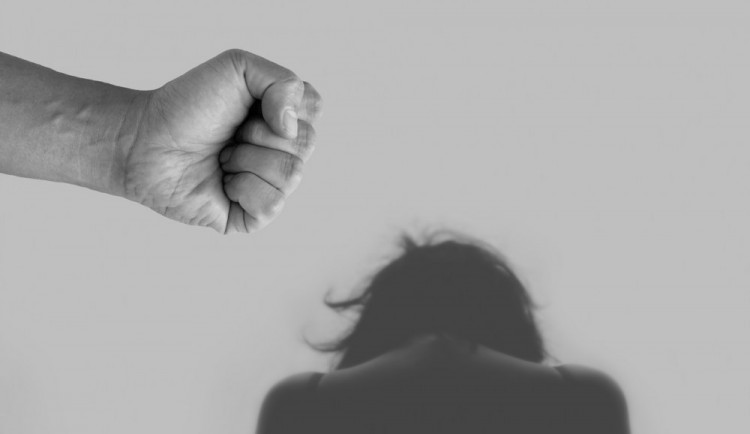 Opilý manžel se vrátil domů a vyhrožoval své ženě. Byl vykázán ze společné domácnosti na deset dní