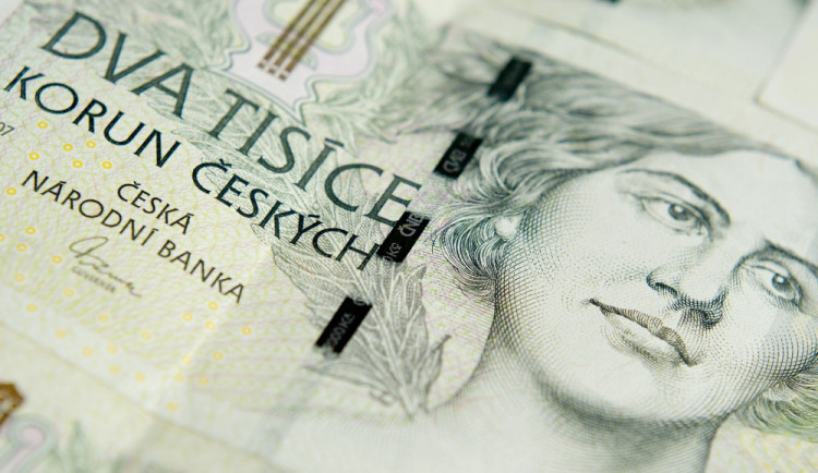 Falešná sociální pracovnice se lstí vetřela k seniorce domů. Ze sekretáře jí ukradla 380 tisíc