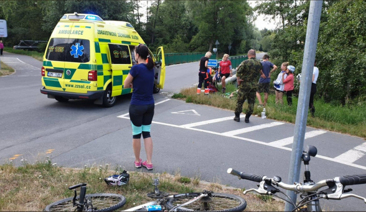 Chlapce srazila řidička v ulici Jarmily Glazarové, když vjel na silnici z cyklostezky