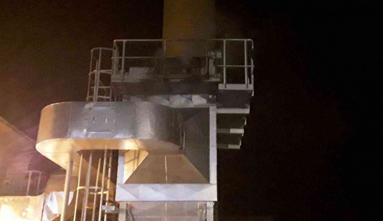 Hasiči likvidovali požár filtrační jednotky palivové cesty na kotelně. Došlo ke škodě za milion