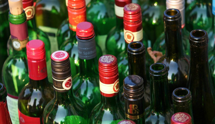 Do chatky se vloupal zloděj, který si odnesl tvrdý alkohol, pivo i pár kilo česneku