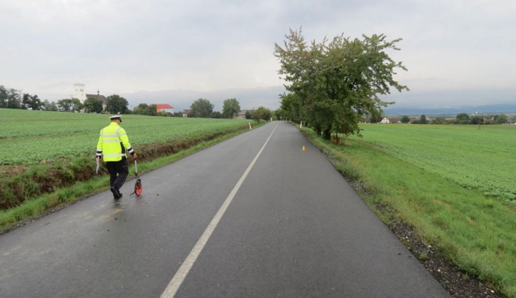 Policie žádá o pomoc svědky dopravní nehody, při které řidič srazil cyklistku a ujel