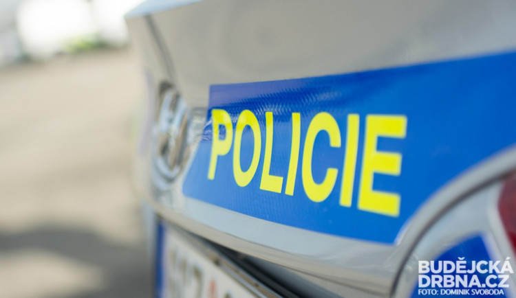 Policisté vyhlásili pátrání po ženě, našli ji spící v autě