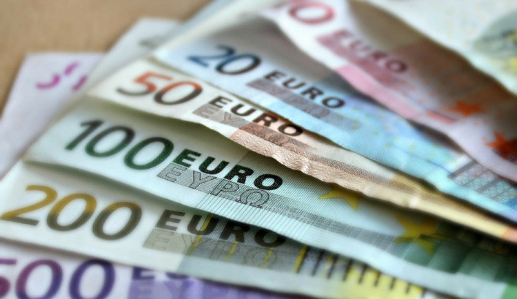 Rodiče studentky z Kypru ztratili v Brně celoživotní úspory na studium pro dceru, peníze našli strážníci