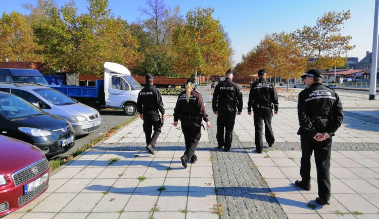 Policie připravuje preventivní akci k Dušičkám. Zaměří se na krádeže na hřbitovech