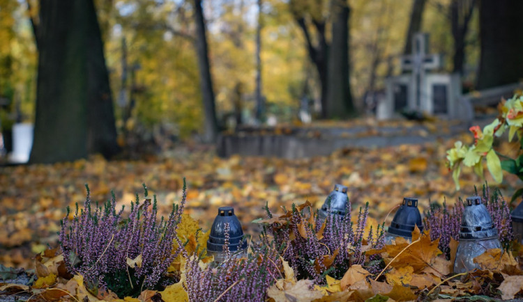 Čas Dušiček se blíží, policisté připravují preventivní opatření a apelují na zvýšenou obezřetnost