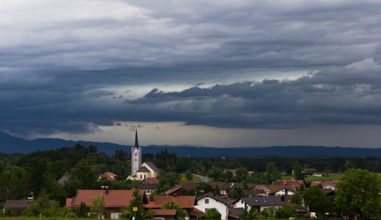 POČASÍ NA SOBOTU: Zataženo a místy zaprší