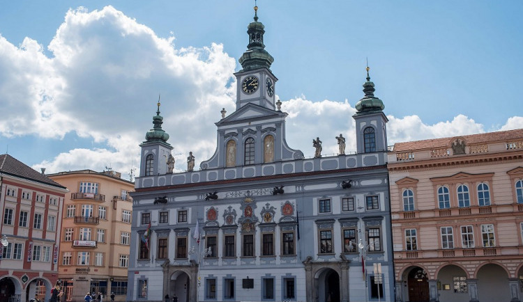 Radnice bude v sobotu svítit purpurově , připojí se k oslavám Světového dne předčasně narozených dětí
