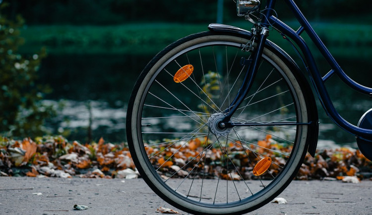 Policisté zkontrolovali na třicet cyklistů a zjistili dva přestupky