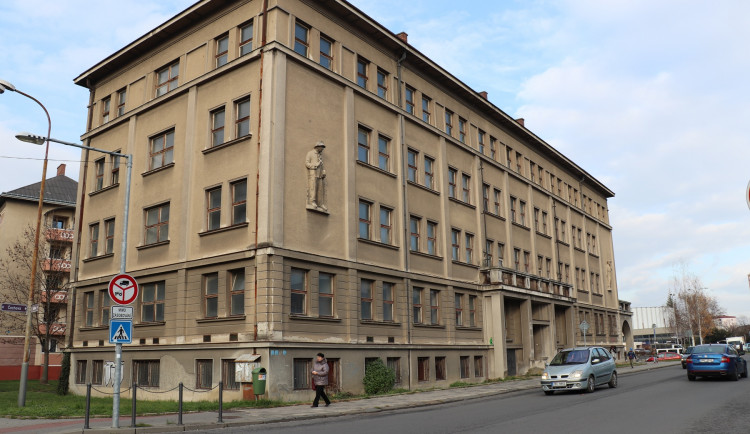 Armádní dům, který byl dlouho bez využití.