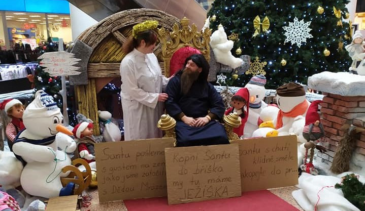 Protestující dvojice