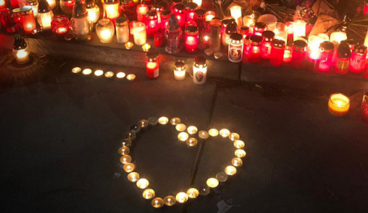Olomouc posílá sto tisíc obětem a pozůstalým střelce v ostravské nemocnici