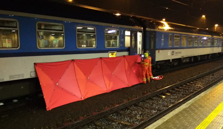Na olomouckém hlavním nádraží srazil vlak člověka