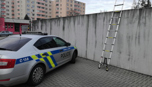 Policie u přerovské ubytovny