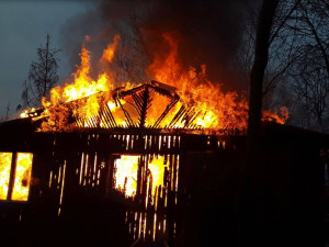 Požár chaty na Přerovsku