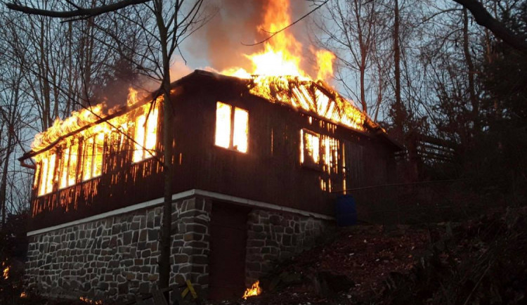 Požár chaty na Přerovsku